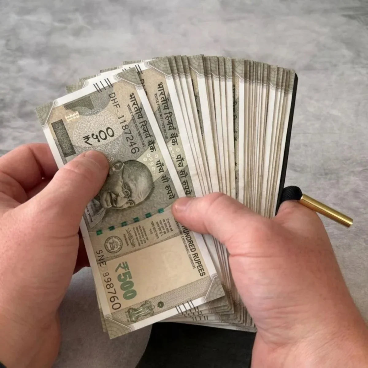 Vectoraa Magnetic Cash Wrap Wallet – Vegan Leather Band Wallet for Notes & Cards